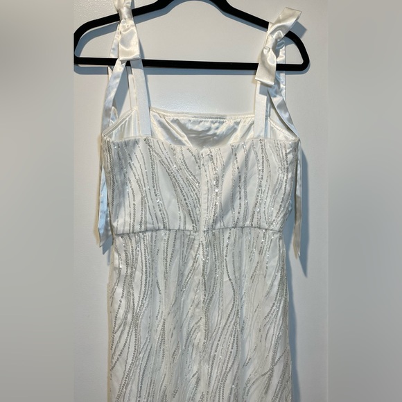 ML MONIQUE LHUILLIER Sequined Bow-Strap Midi Dress in white - Picture 11 of 12